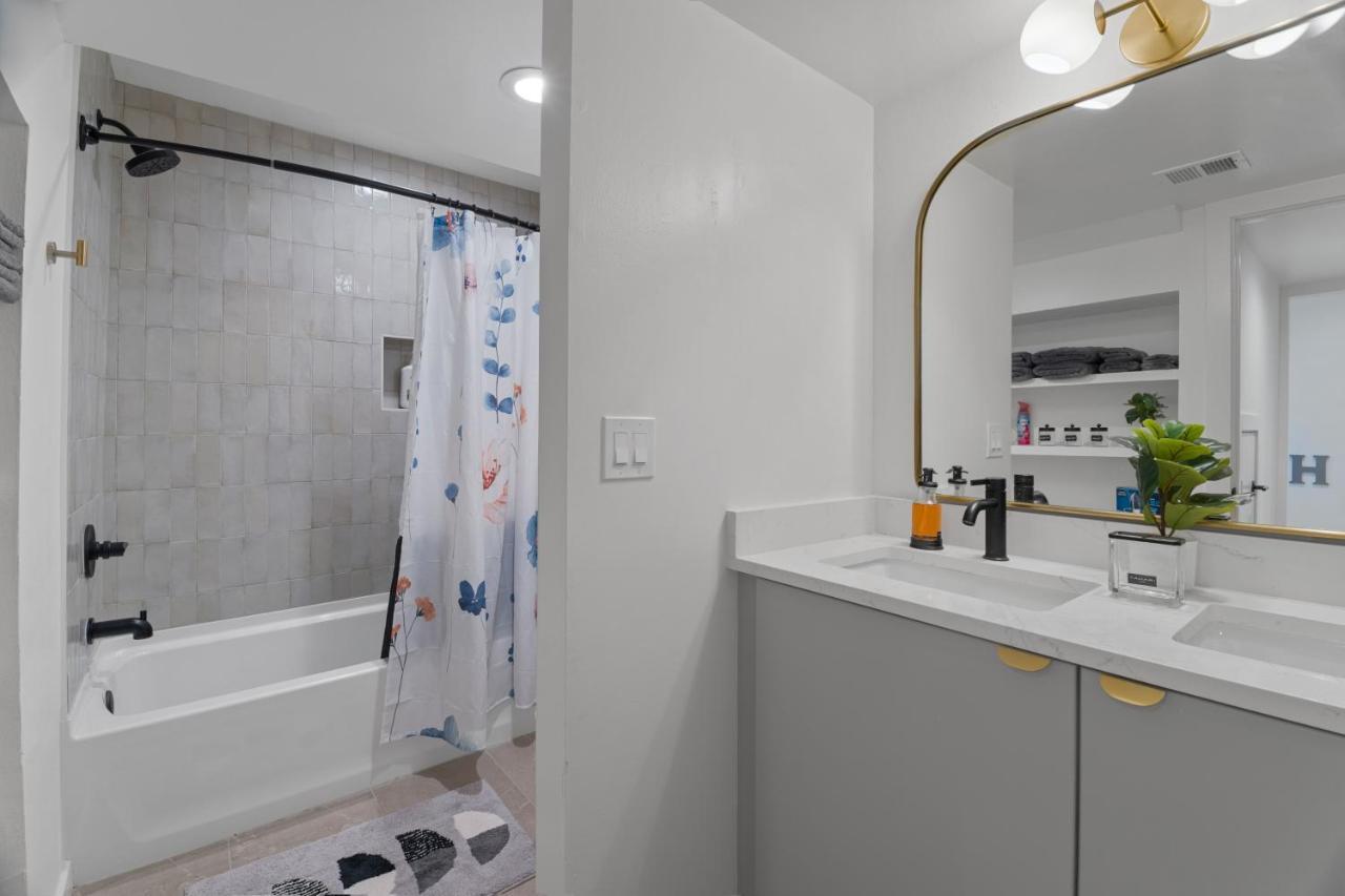 Stylish Phoenix Townhome - Foosball Table, Laundry, Parking! Zewnętrze zdjęcie